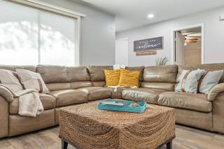 Free heated pool!/Gorgeous 4 BR spring break home - 1