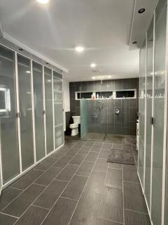 Contemporary Single Family 3 bedroom property - 4