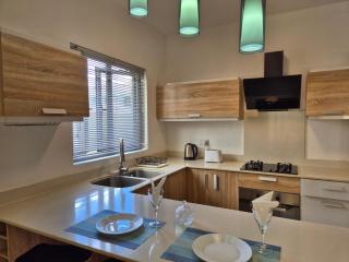 Tropical Garden Apartment Just 3-Min Drive to Beach - 1