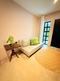 Private loft near the airport with fast WiFi - 5