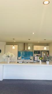 Cozy & Spacious 3-Bedroom Home with Rose Garden - Town Centre Oamaru - 9