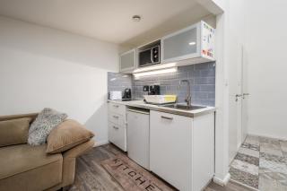 Happy House Downtown Apartment - 5