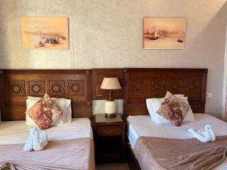 Downtown Location Hotel - 3