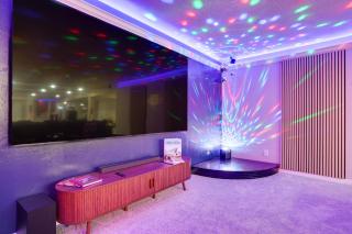 Retro and Bright! Family-Friendly Daylight Unit - 3