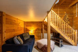 Walliswood Lodge - Wood Burner, Air Con & Wi-fi, Rural Retreat - 6