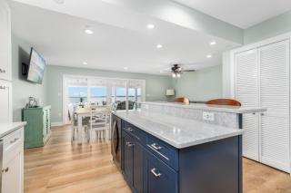 Remodeled 4BR Retreat with Dock & Outdoor Shower - 8
