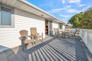 The Foxhole on East Lake Okoboji - 6