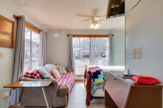 Great for Fishing! Lakefront Studio in Hemphill - 5