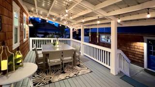 Picket Fences - Great Downtown Location - 1