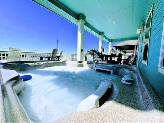 Sweet & Salty - Hot Tub, Across from Jetty, Best Ship Watching! - 9