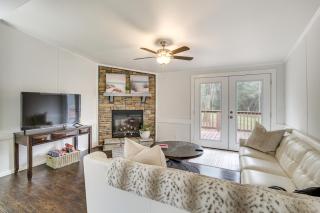 Lakeside Retreat with Yard Quiet Mississippi Cabin - 9