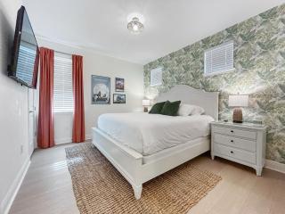 Luxury 5BR Villa, Pool Spa, 15min Disney - 2