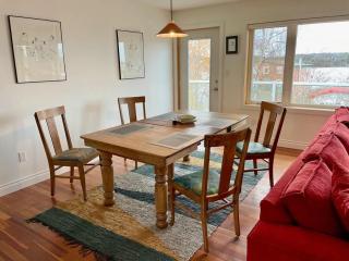 Aurora views from 2 br apartment by lake - 6