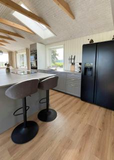 Summer House With Wilderness Bath And Water Views - 6