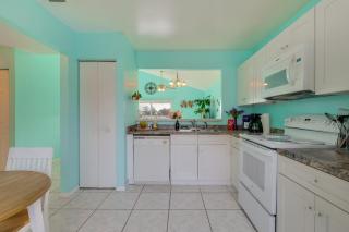Bright Lakefront Sanford Home with Community Pool - 6