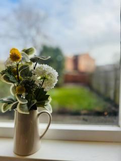 Charming 2BR House, Free Parking, Long Stay - 1