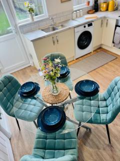 Charming 2BR House, Free Parking, Long Stay - 5