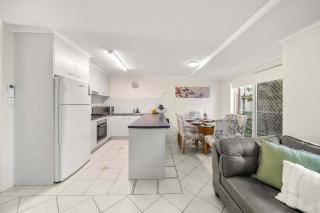 Sunshine Hideaway - Walk to Mooloolaba or Alex - 4