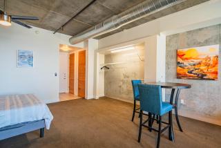 Skyline Loft Studio w City Views - 2