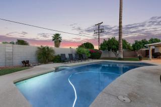Modern 3BR Retreat with Pool Yard & Prime Location - 1