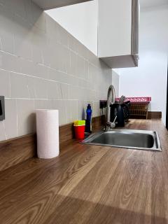 Luxury Studio Apartments close to Airport - 4