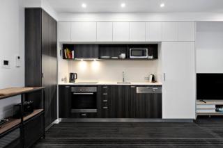 A tale awaits - Just steps from trendy cafés, and lively bars - 9