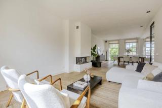 The Penthouse at Park Place King bed fast WIFI and free coffee - 1