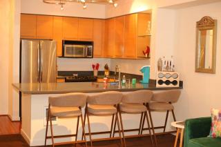 Large 1 Bedroom in Amazing Capitol Hill Location with Parking - 3