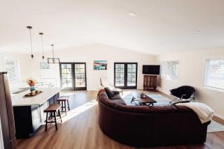 Modern Gorge Retreat Steps from River & Hiking - 6