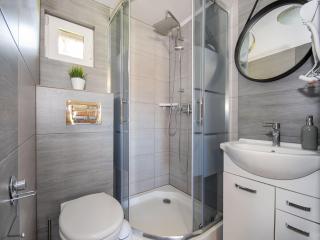 Comfortable holiday homes, jacuzzi, summer pool - 3