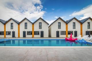 Holiday homes with pool, close to the beach - 0