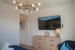 Brand New, Cozy & Modern Condo - Dogs Welcome - 7