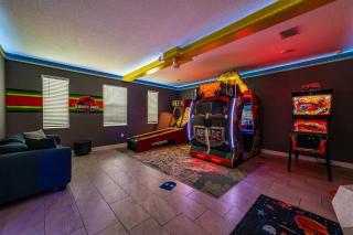 Luxurious 8 Bedroom 5 Bath, Pool, Arcade and Theatre - 9