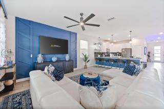 Luxurious 8 Bedroom 5 Bath, Pool, Arcade and Theatre - 2