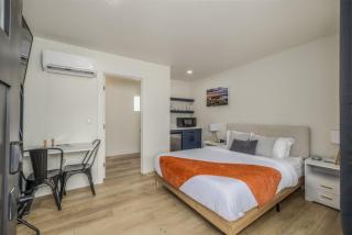 Downtown Studio #9 Food Truck Pavilion Next Door! - 0