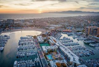 Admiralty 2BD Luxe Retreat with FREE PARKING - 9