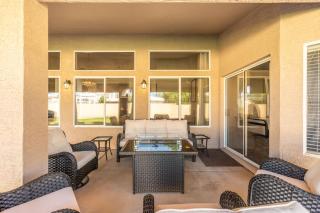 Spacious 4BR Home Patio Huge Yard Sleeps 18 Grill - 4