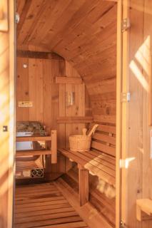 Walkable Downtown Spa Retreat - 7