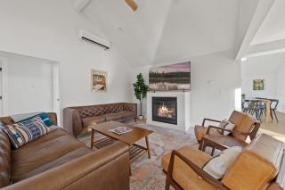 Walkable Downtown Spa Retreat - 5