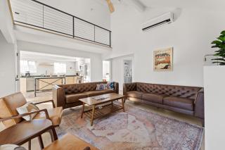 Walkable Downtown Spa Retreat - 6