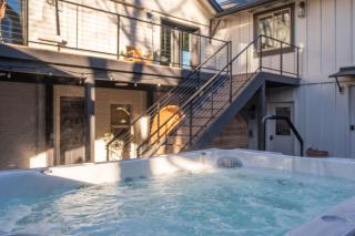 Downtown Lodge with Private Spa - 6