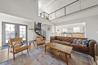 Downtown Lodge with Private Spa - Bend - 4