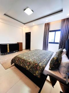 Luxurious 3 Bedroom Apartment with Private Balcony - 6