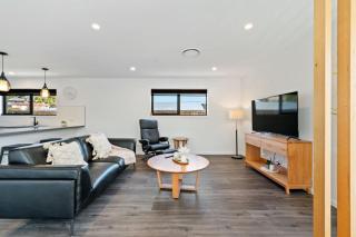 Villa1 New Modern Walk to shops 10min Airport CBD - 7