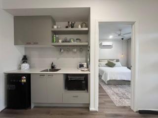 Wildflower Quarters: King Bed Scenic Hideaway - 8