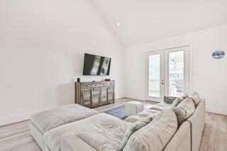 Walk 2 Beach & Huge Pool! Pets Allowed! Salty Sea Dawg - 1