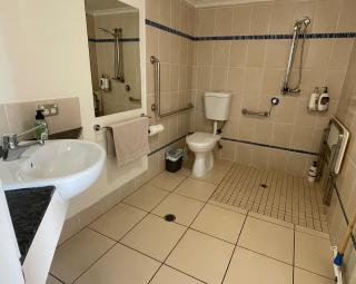 City Quays Private Apartments - Best CBD Location & Comfort - 9