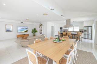57 Tomaree Road House - Pool, Air-con, Wi-fi, Boat Parking - 6