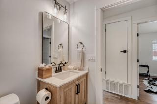 Texas Ranch Retreat - Firepit plus Spacious Backyard - 1