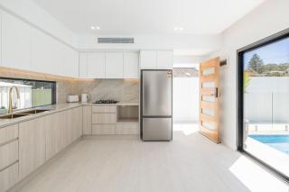 57 Tomaree Road Complex - House and Cabana with Pool, Linen, Air-con, Wi-fi, Boat Parking - 5